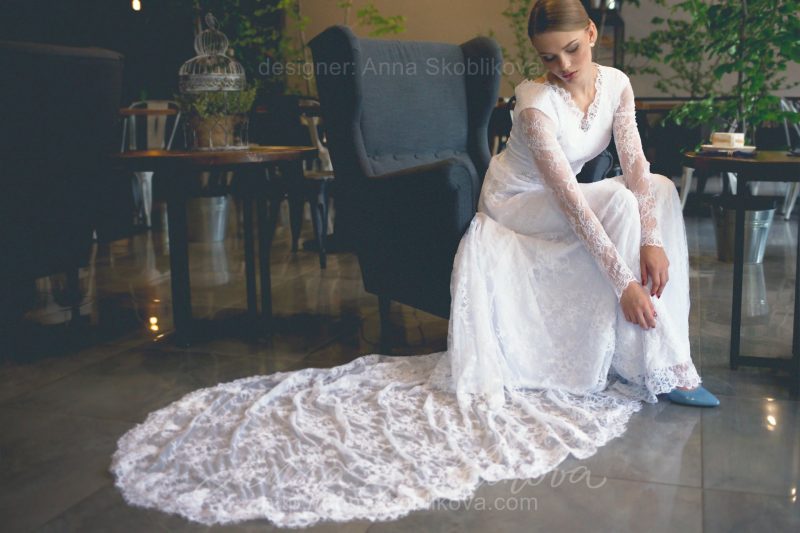 Chantilly lace Wedding dress by Anna Skoblikova