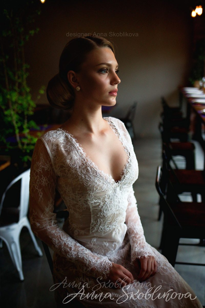 Ivory wedding dress with v-neck cut and open back by Anna Skoblikova