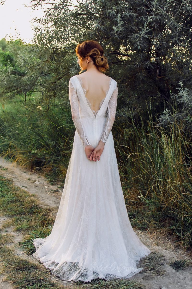 Ivory lace Wedding dress by Anna Skoblikova