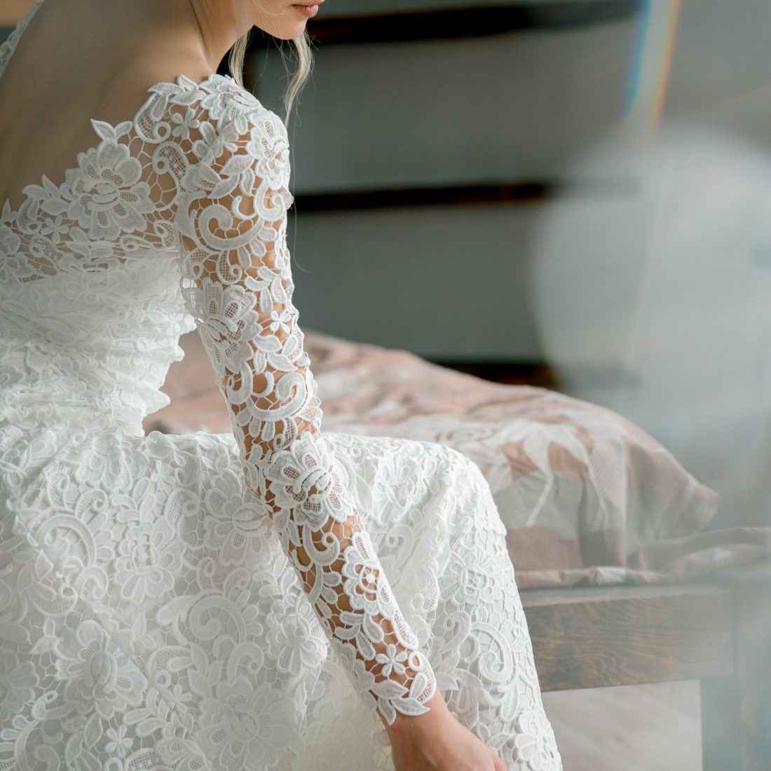 Свадебное платье с кружевной юбкой