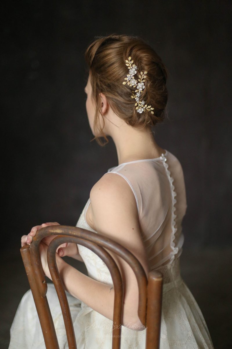 Свадебное платье из молочного кружева с золотой нитью от Anna Skoblikova