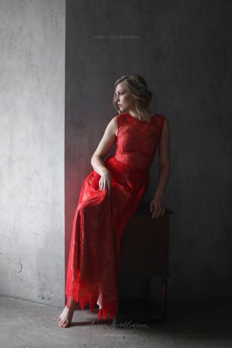 Красное вечернее платье из кружева от Anna Skoblikova