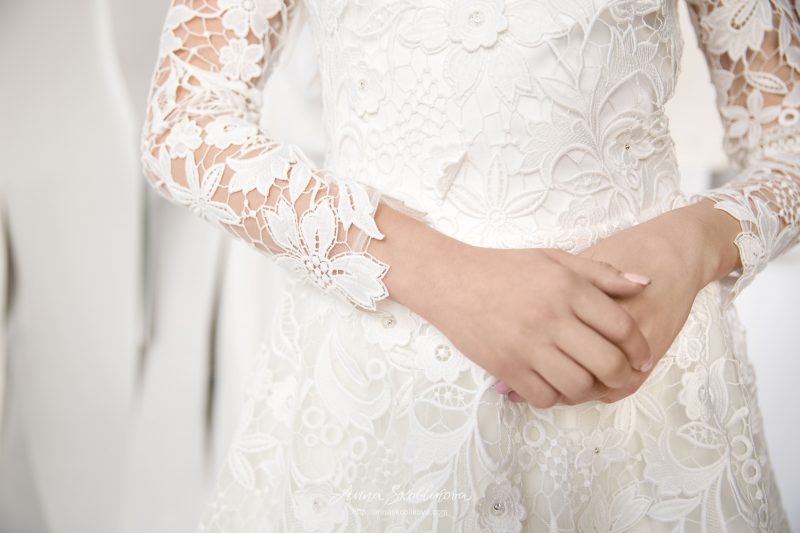 Open-back wedding dress with the fluffy skirt by Anna Skoblikova