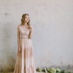 Свадебное платье бежевого цвета в стиле бохо от Anna Skoblikova