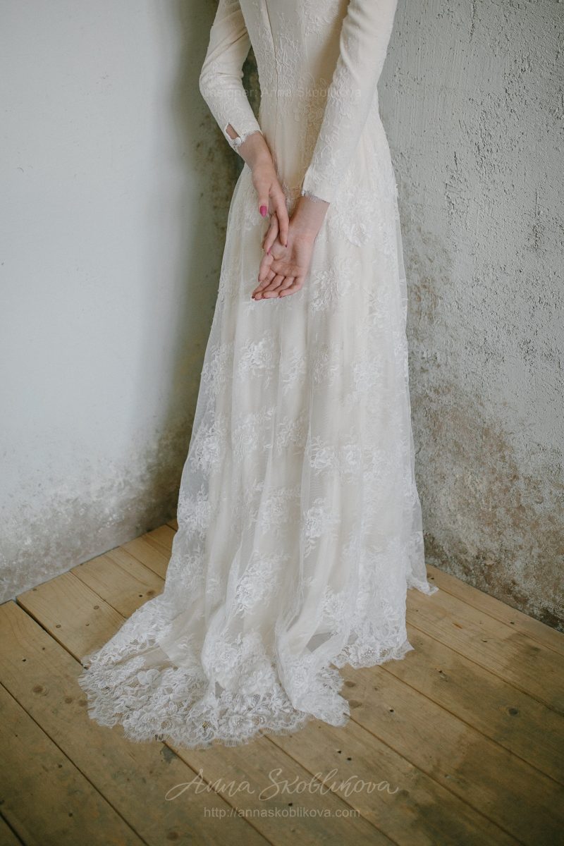 Роскошное зимнее свадебное платье из кружева c шелковой подкладкой и утеплено костюмной шерстью от Anna Skoblikova