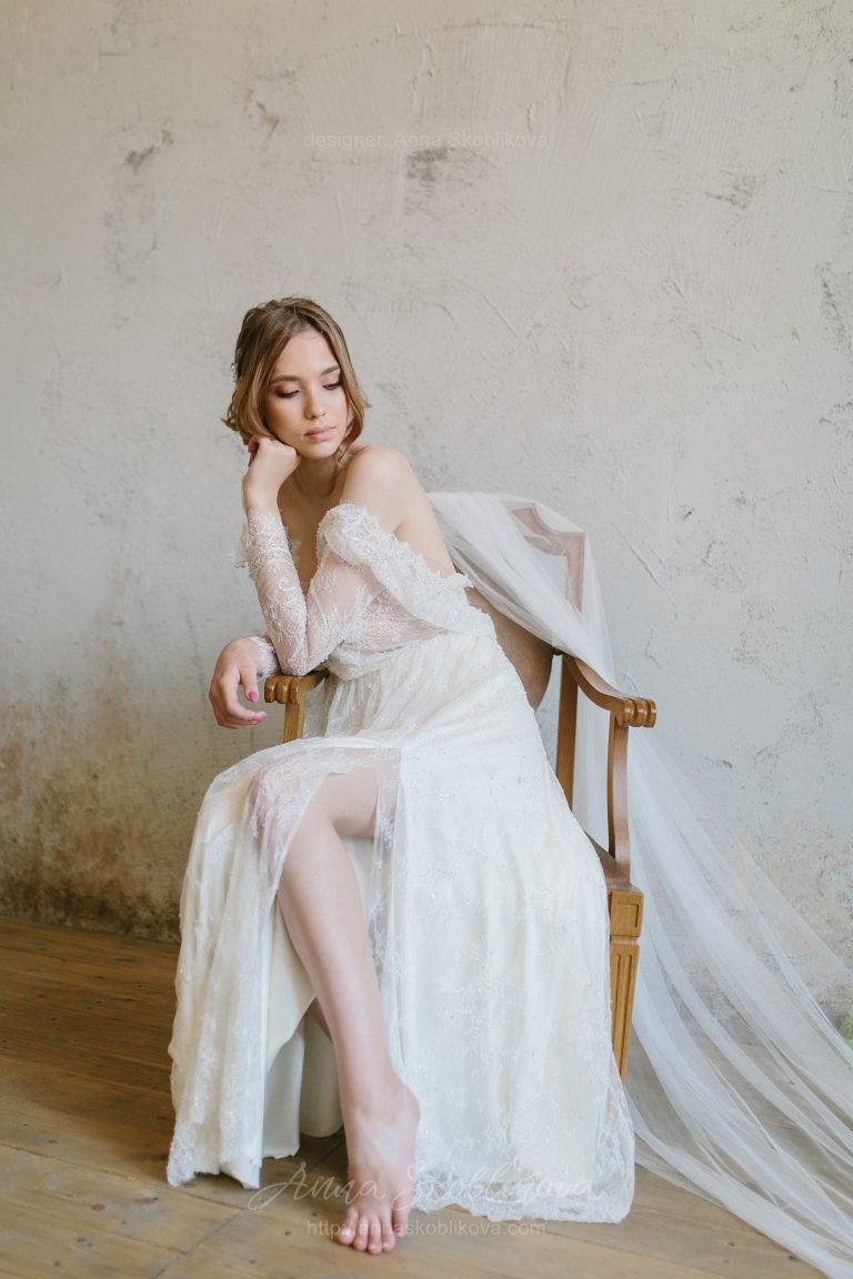 Wedding dress - Aimee - Shining like a morning dew crystals make a ...