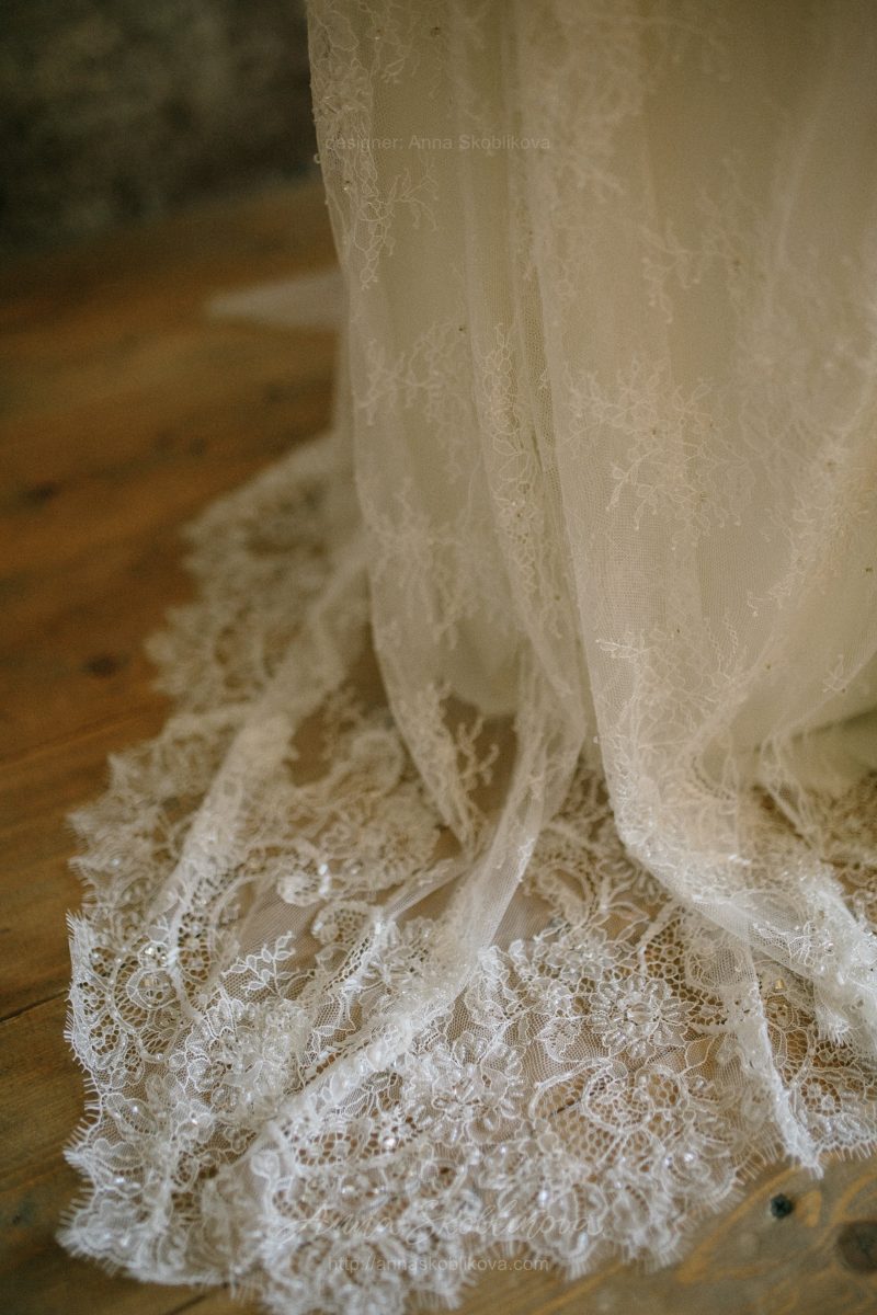 Романтичное свадебное платье из нежного кружева Шантильи от Anna Skoblikova
