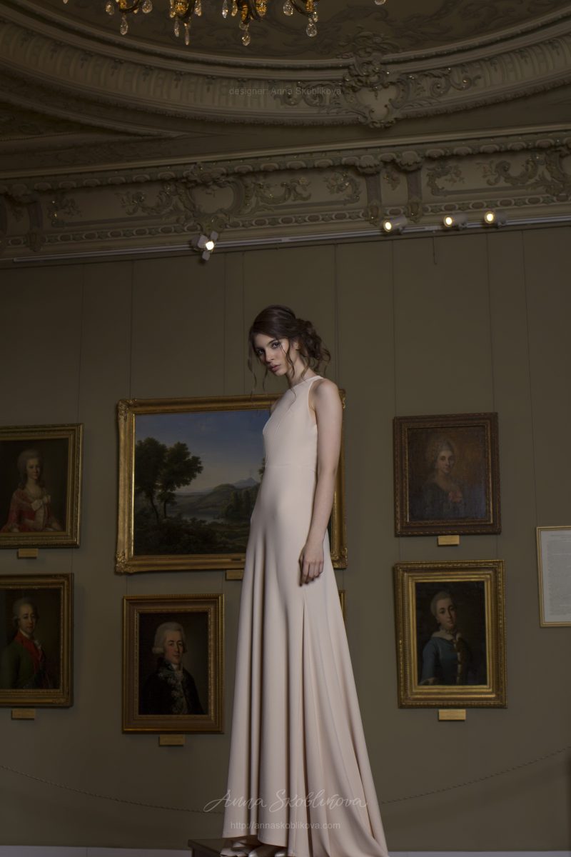 Lillian - Силуэтное свадебное платье авторски детализировано элементами стиля рустик - Anna Skoblikova