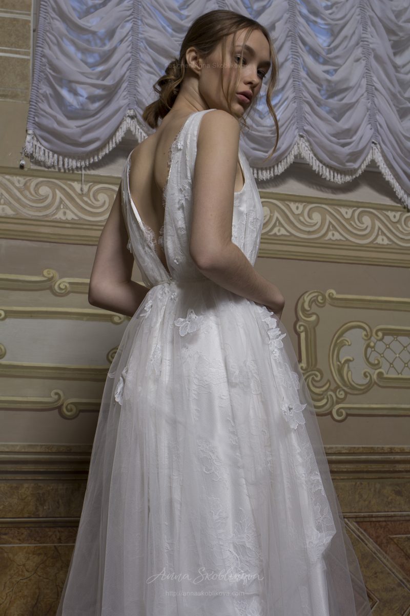 Ivanna - Классическая форма свадебного платья с 3D эффектом из многослойной фактуры, делает невесту волшебной - Anna Skoblikova