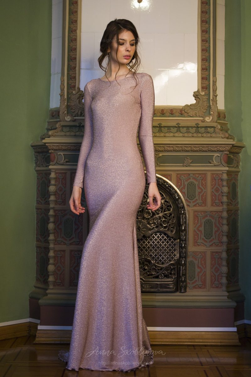 Tina - Silhouette evening dress emphasizes the curves and catches everyones attention with it's shimmer - Anna Skoblikova