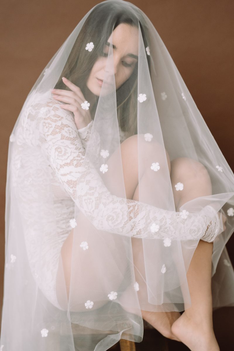 Свадебное платье состоящее из кружевного боди и легкой юбки  Anna SKoblikova