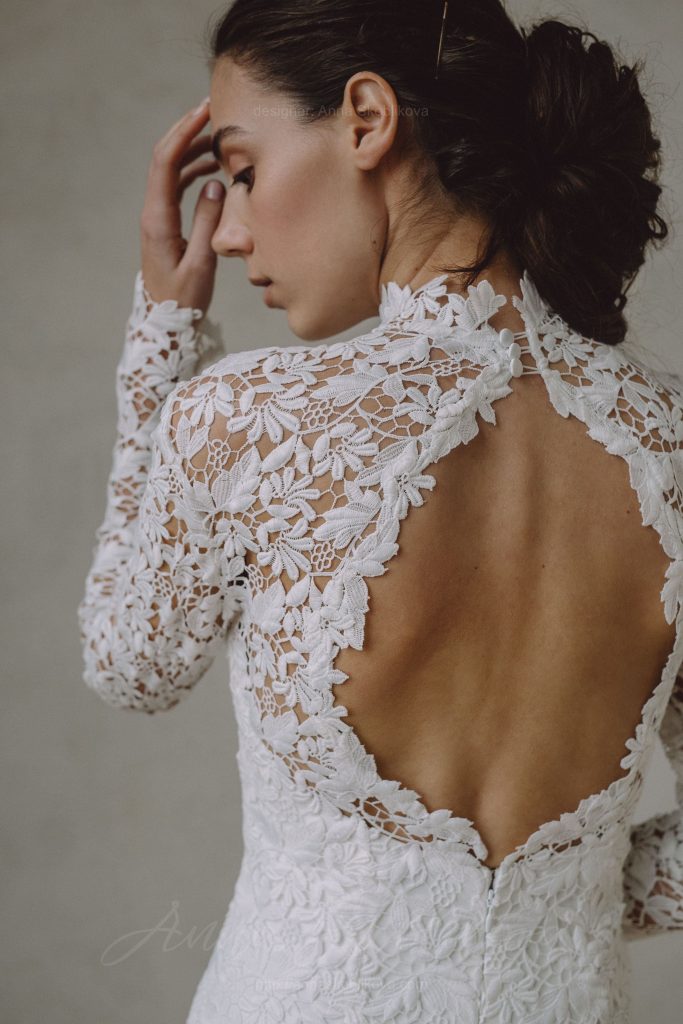 33 Elegant High-neck Wedding Dresses To Try - Mrs to Be | High neck wedding  dress, Wedding dress long sleeve, Bridal gowns