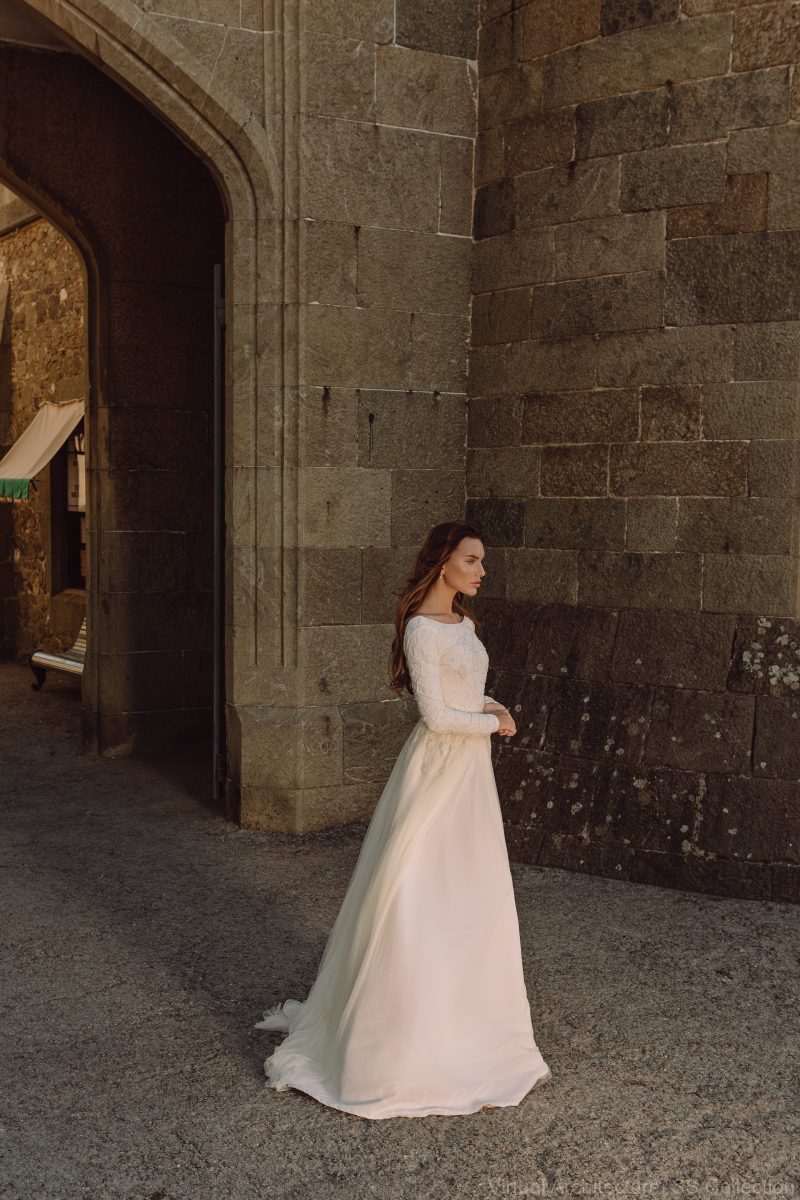 Long sleeve wedding dress with open back - Liliana | Photo 1 | Anna Skoblikova | 0167