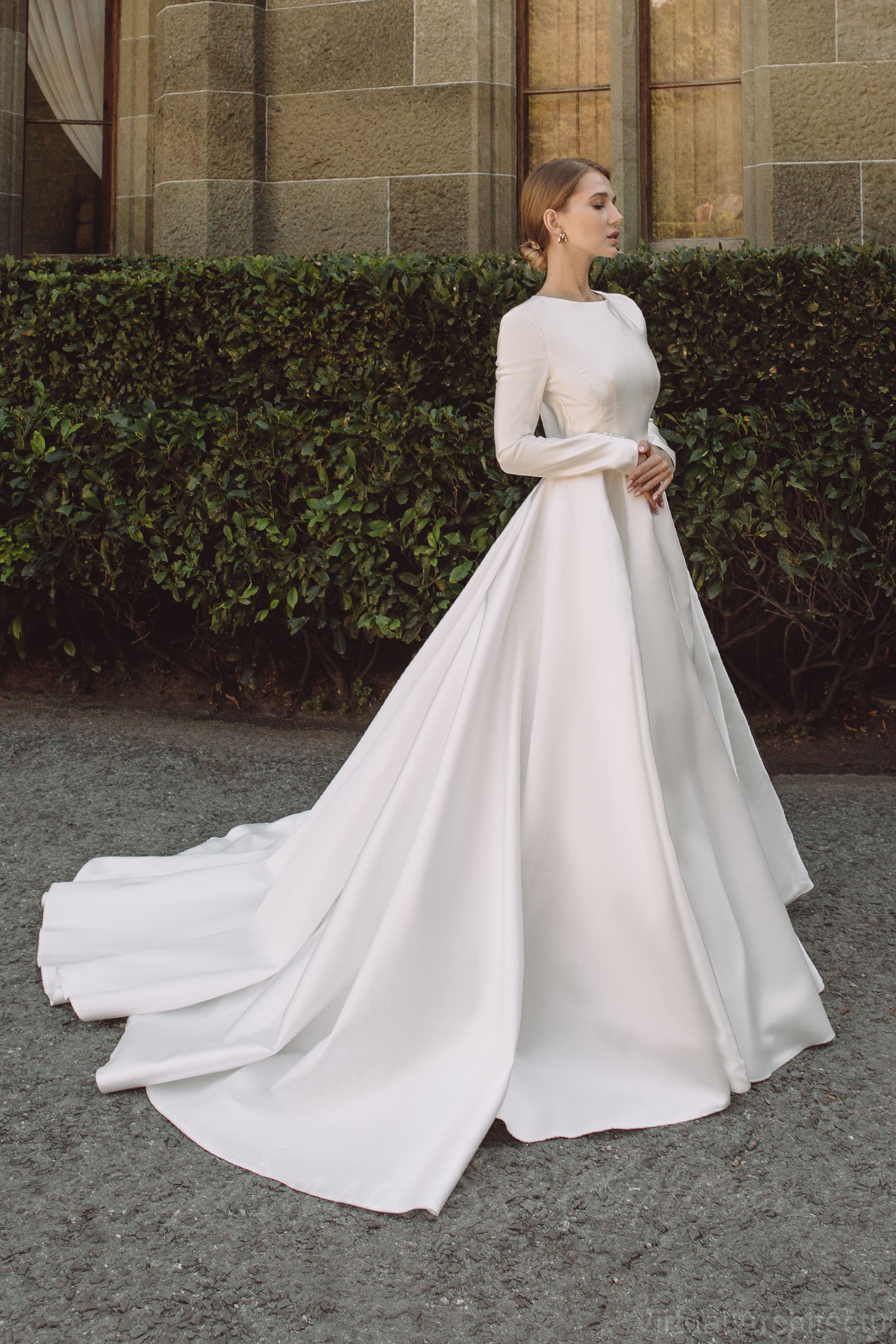 Атласное свадебное платье с длинными рукавами - Polar Star // Anna Skoblikova // 0194 | Фото 1
