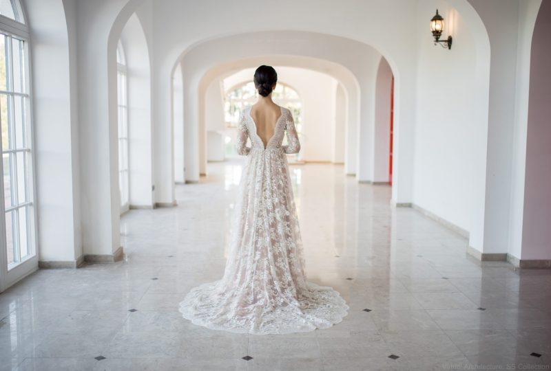 French lace wedding dress // Anna Skoblikova // 0198 | Photo 5
